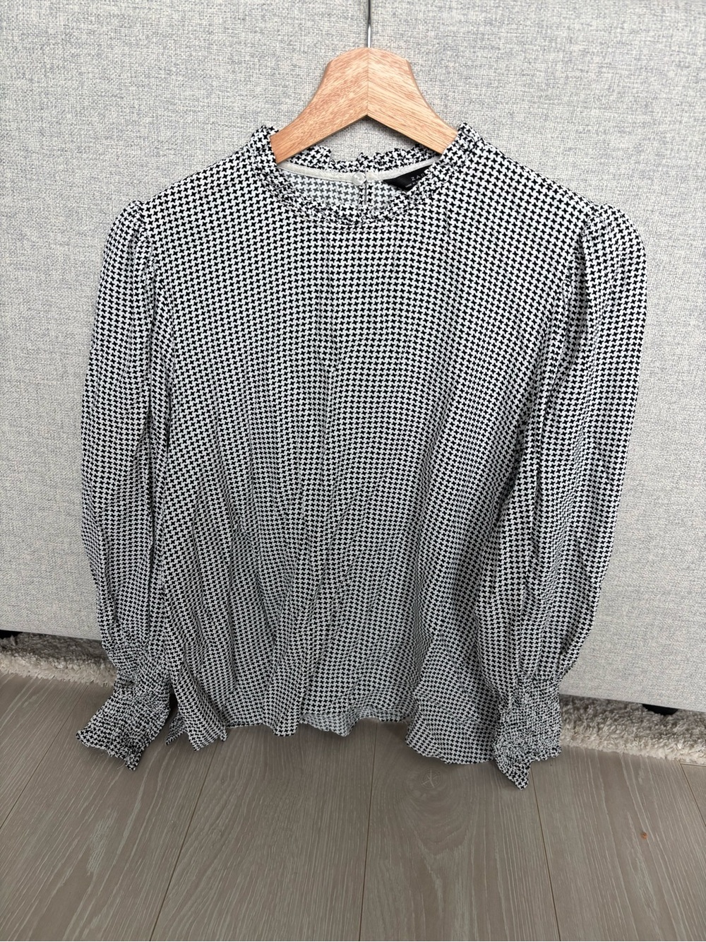 Black and White Zara Long-Sleeve Women's Top